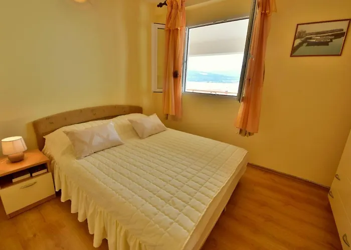 Snjezana By Interhome * Τρογκίρ