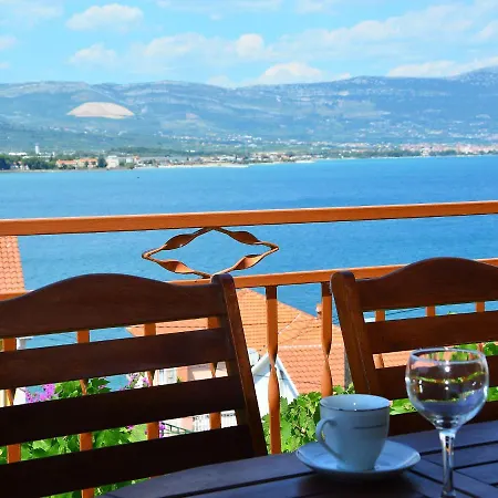 Snjezana By Interhome Apartman