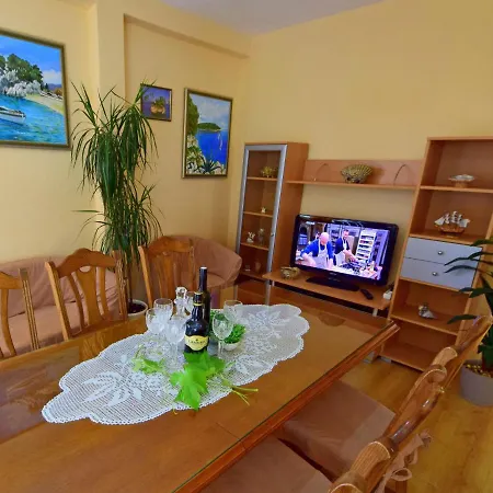 Snjezana By Interhome Apartman