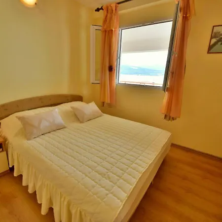 Snjezana By Interhome * 特罗吉尔